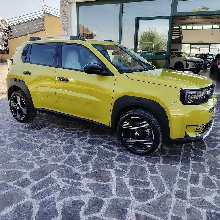 Usata Fiat Grande Panda La Prima 72 CV (52 kW) 2024 Giallo Utilitaria