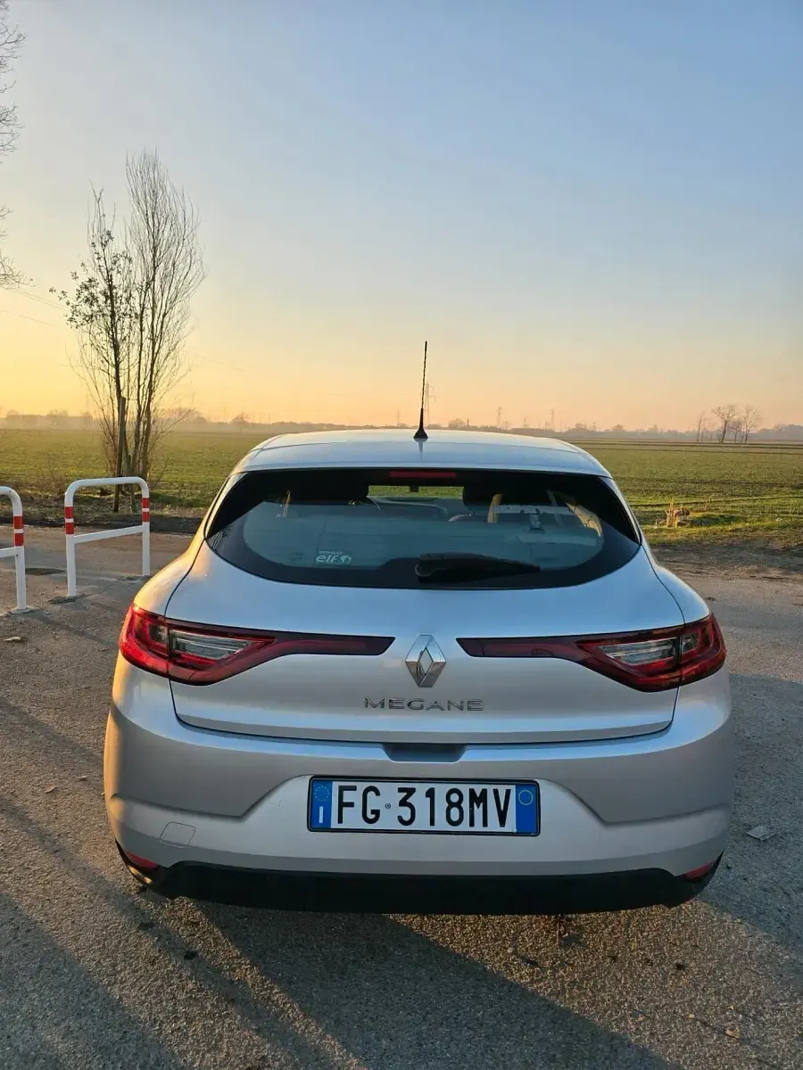 Usata Renault Mégane III Zen 110 CV (80 kW) 2016 Grigio Berlina
