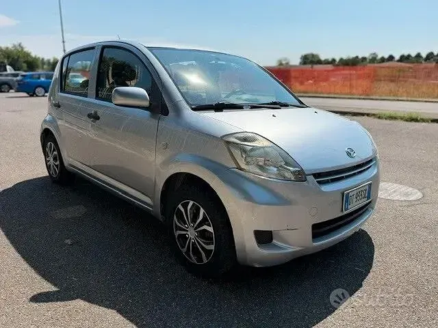 Usata Daihatsu Sirion HIRO 69 CV (50 kW) 2009 Argento Utilitaria