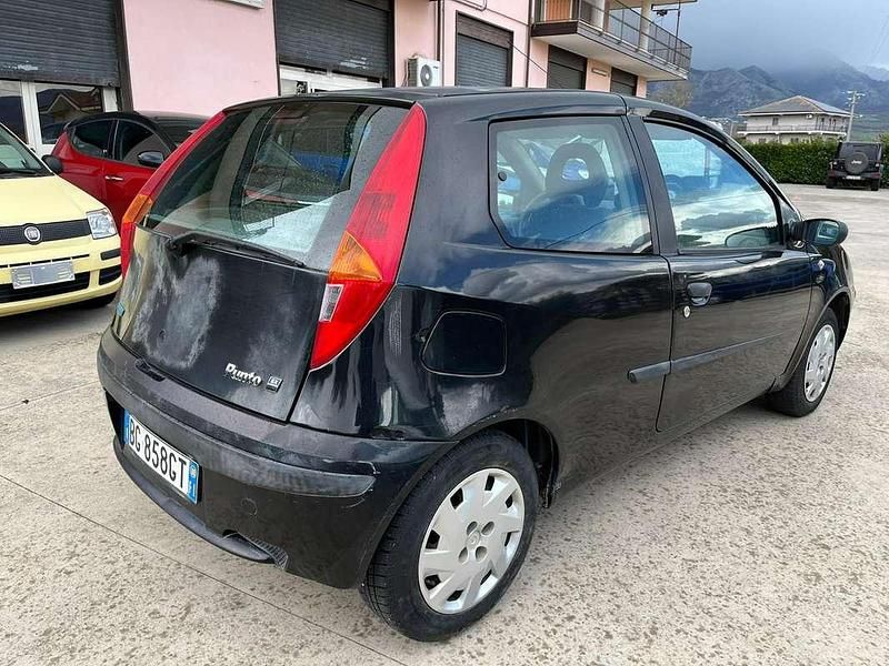 Usata Fiat Punto 60 CV (44 kW) 2000 Utilitaria