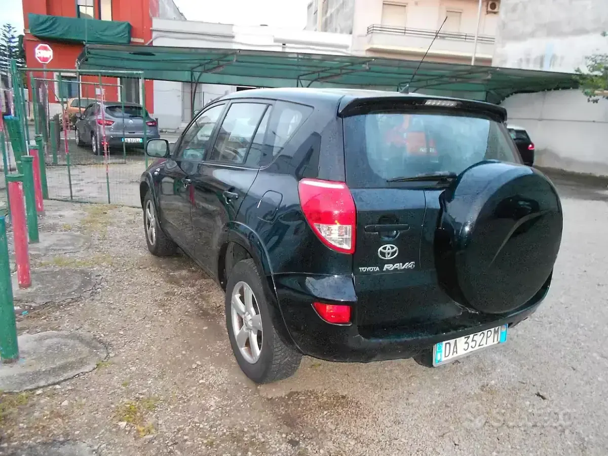 Begagnad Toyota RAV4 Luxury 177 HK (130 kW) 2006 Svart SUV