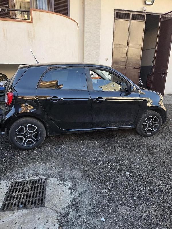 Usata Smart ForFour 71 CV (52 kW) 2015 Nero Utilitaria