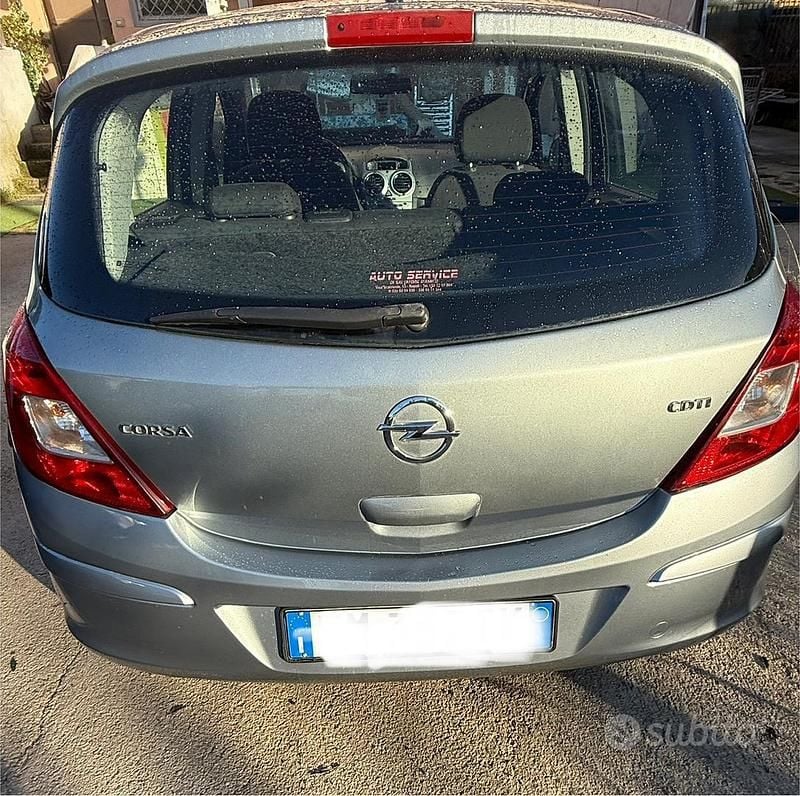 Usata Opel Corsa 75 CV (55 kW) 2012 Grigio Berlina