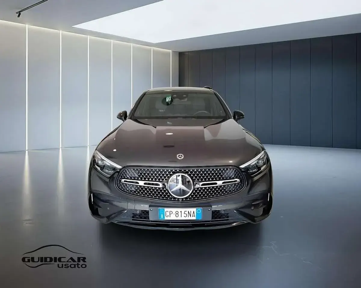 Usata Mercedes GLC300e AMG Line Premium 333 CV (244 kW) 2023 Graphite grey metallic SUV