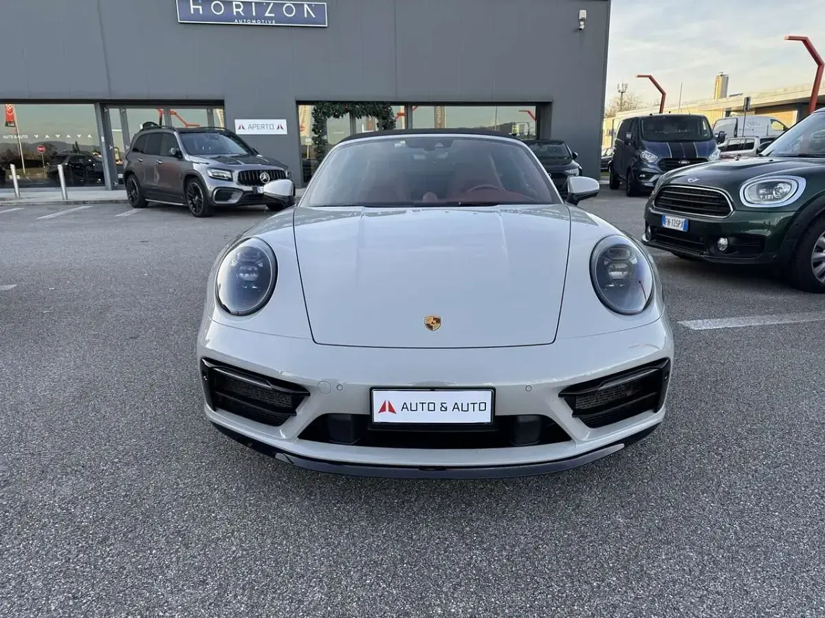 Usata Porsche 911 Targa 4S 450 CV (330 kW) 2022 Grigio gesso Cabrio