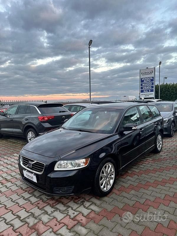 Nero Usata 2009 Volvo V50 Summum Station wagon | 3250 € (Buon prezzo) - Immagine 1/4