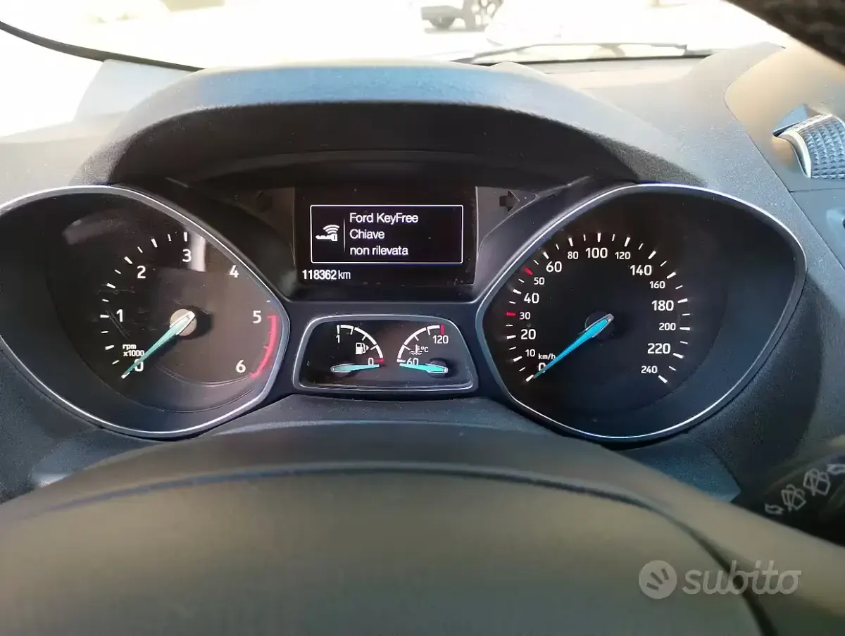 Usata Ford Kuga 120 CV (88 kW) 2017 Grigio SUV