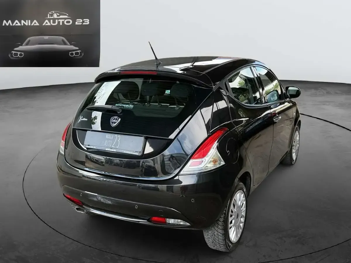Usata Lancia Ypsilon Platinum 95 CV (69 kW) 2015 Argento Utilitaria