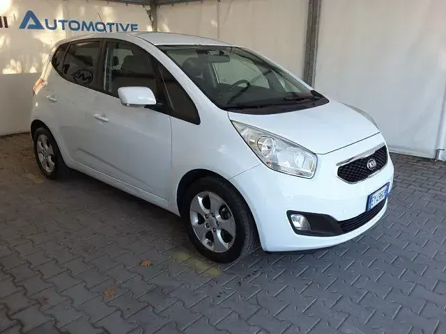 Usata Kia Venga 90 CV (66 kW) 2015 Bianco Utilitaria