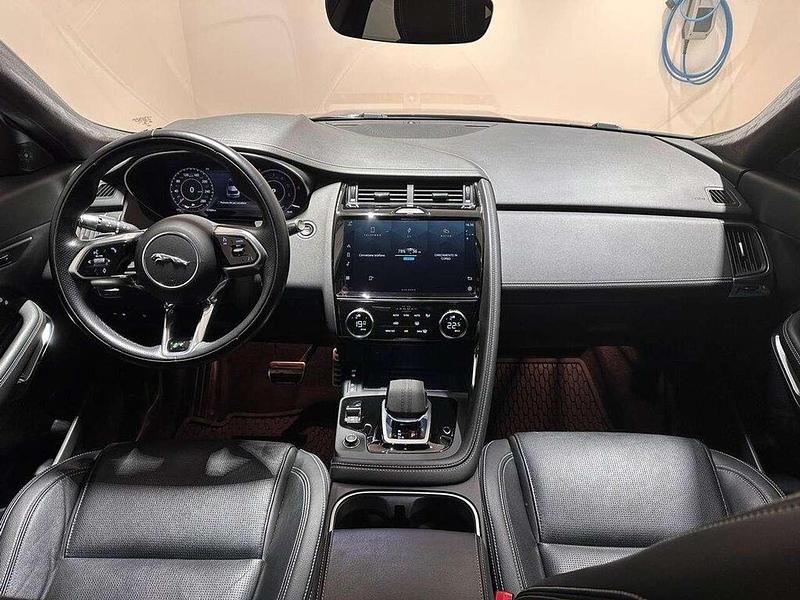 Usata Jaguar E-Pace R-Dynamic 309 CV (227 kW) 2021 Santorini black SUV