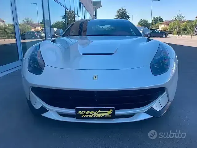 Usata Ferrari F12 736 CV (541 kW) 2013 Bianco Coupé