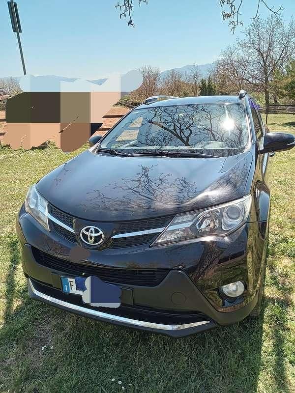 Usata Toyota RAV4 Lounge 150 CV (110 kW) 2015 SUV