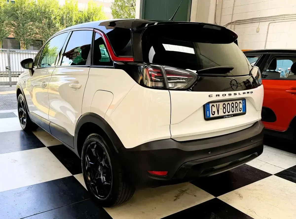 Usata Opel Crossland GS Line 110 CV (80 kW) 2023 White jade SUV