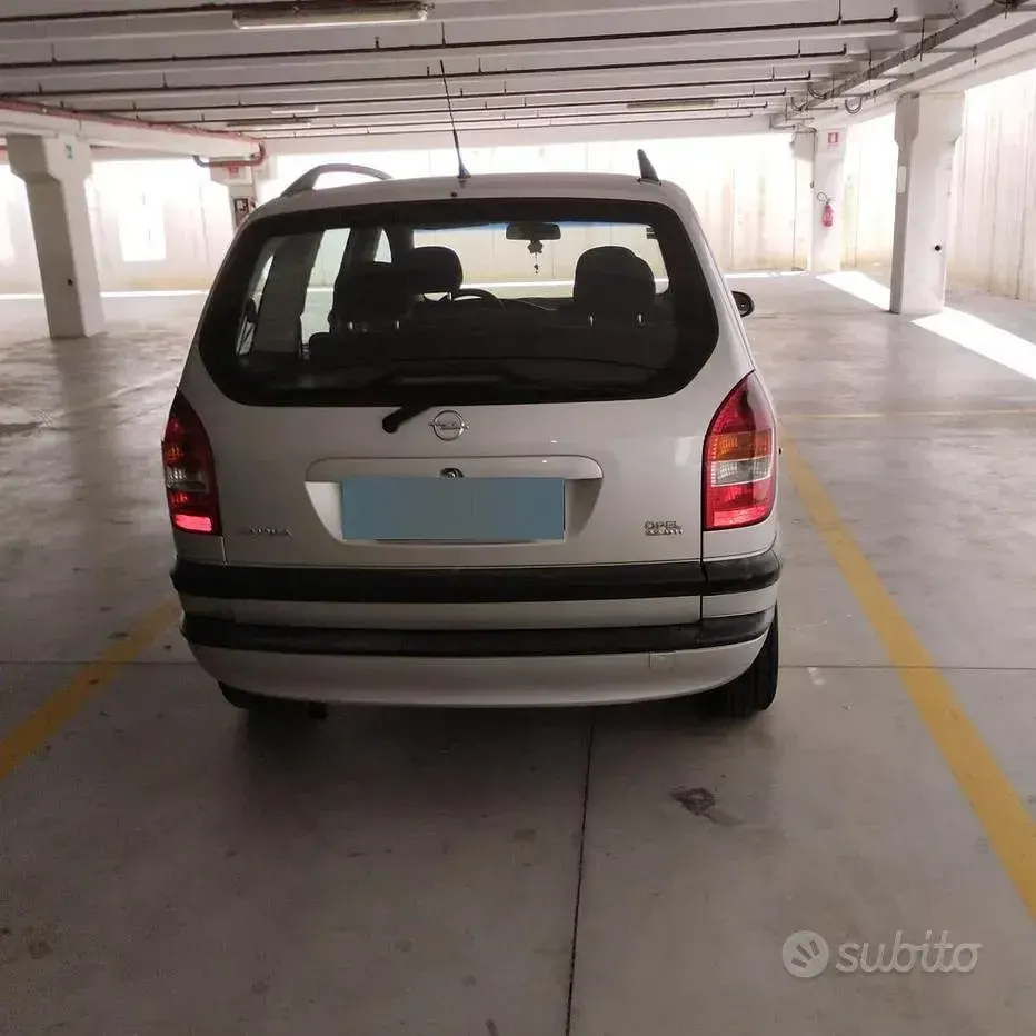 Usata Opel Zafira 125 CV (91 kW) 2002 Grigio Monovolume