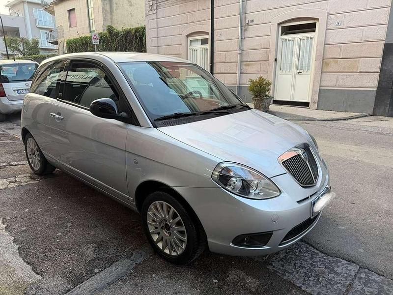 Usata Lancia Ypsilon 69 CV (50 kW) 2012 Utilitaria