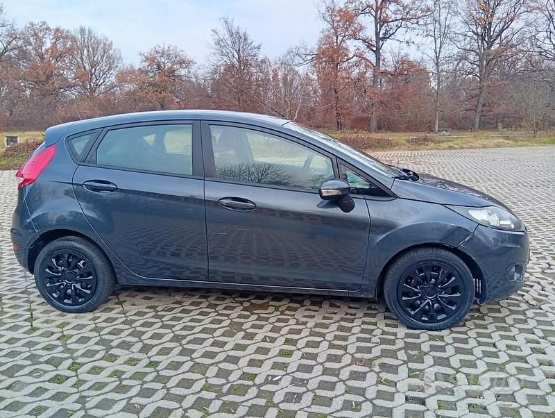 Usata Ford Fiesta Titanium 92 CV (67 kW) 2010 Grigio Berlina
