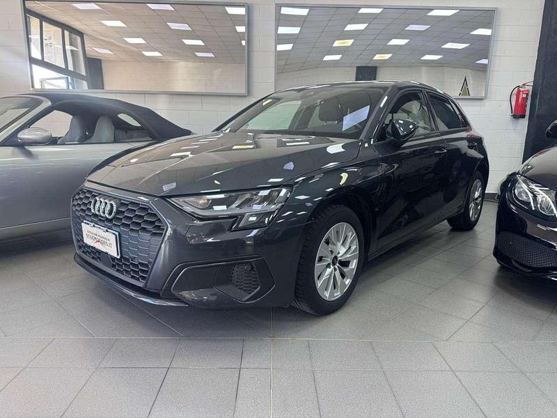 Grigio metallizzato Usata 2022 Audi A3 e-tron Business Due volumi | 26.500 € (Buon prezzo) - Immagine 1/4