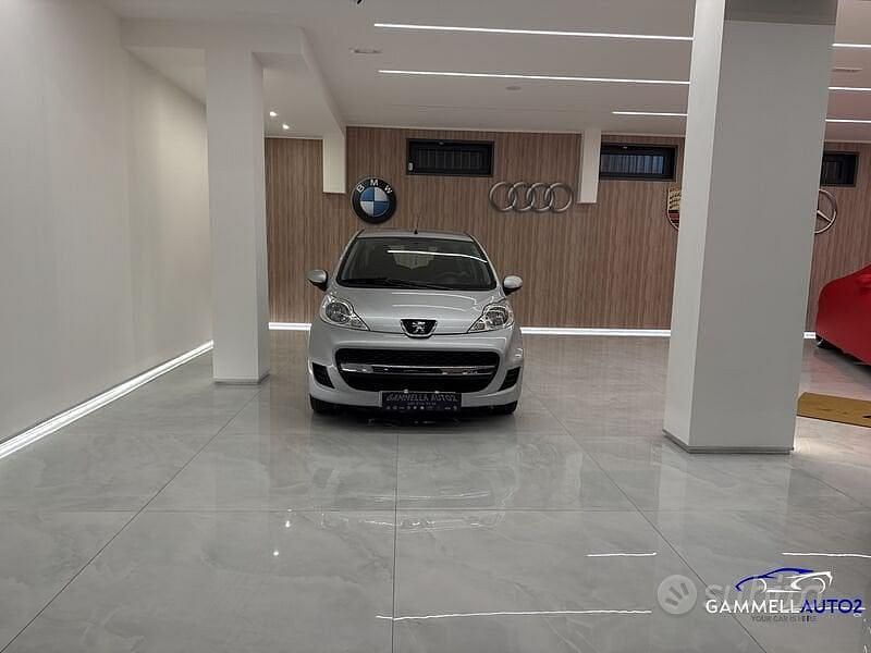 Usata Peugeot 107 68 CV (50 kW) 2009 Grigio Utilitaria