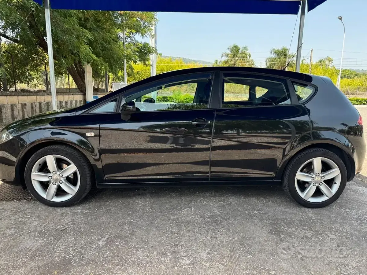 Usata Seat Leon 105 CV (77 kW) 2007 Nero Utilitaria