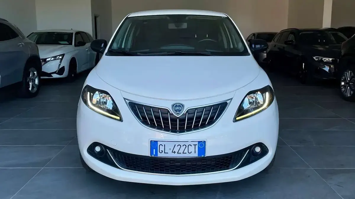 Usata Lancia Ypsilon 69 CV (50 kW) 2022 Bianco Utilitaria