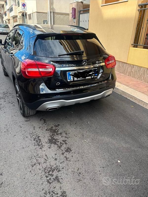 Usata Mercedes GLA200 136 CV (100 kW) 2016 Nero SUV