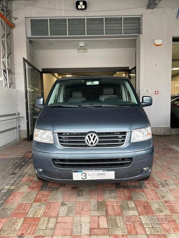 Usata VW Multivan Comfortline 174 CV (127 kW) 2005 Grigio Monovolume