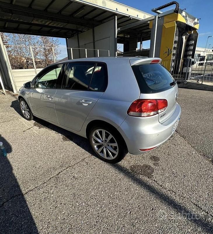 Usata VW Golf VI 105 CV (77 kW) 2010 Utilitaria