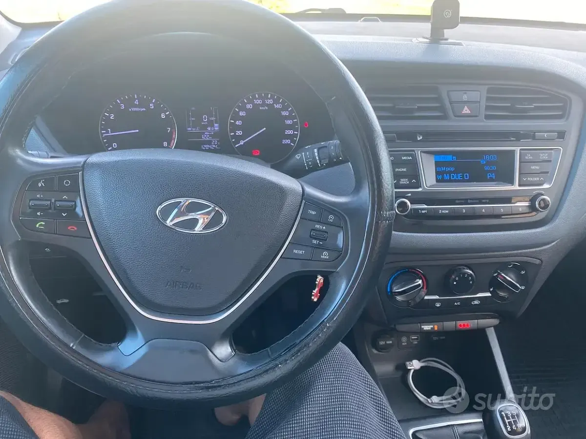 Usata Hyundai i20 Comfort 78 CV (57 kW) 2015 Bianco Berlina