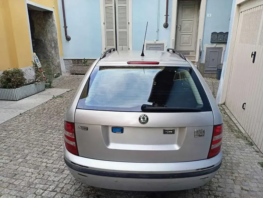 Usata Skoda Fabia Ambiente 64 CV (47 kW) 2005 Grigio Station wagon