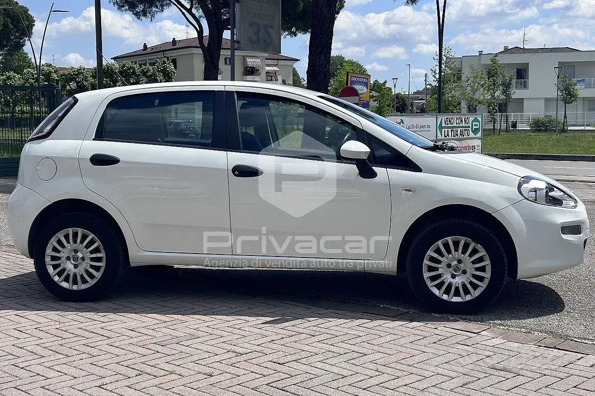 Usata Fiat Grande Punto 77 CV (56 kW) 2013 Bianco Utilitaria