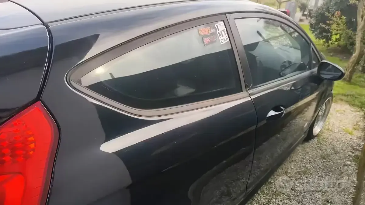 Usado Ford Fiesta 82 HP (60 kW) 2010 Preto Sedan
