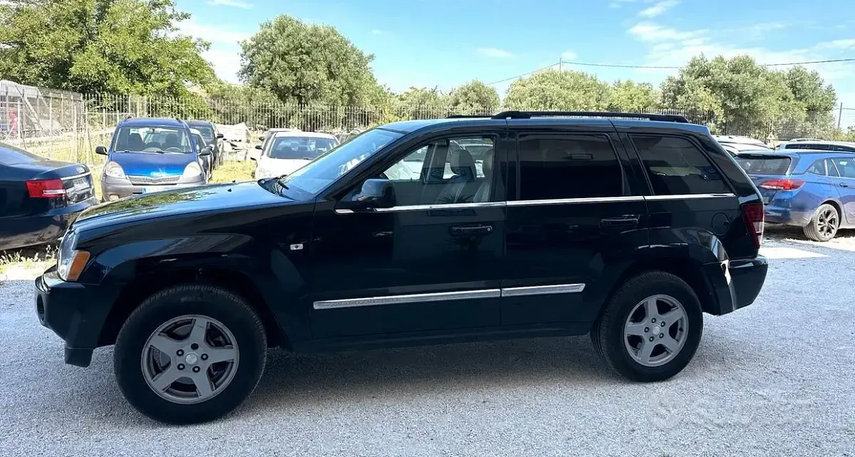 Usata Jeep Grand Cherokee Overland 218 CV (160 kW) 2006 Nero SUV