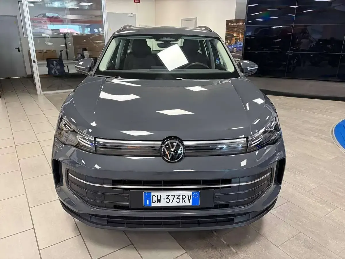 Usata VW Tiguan Life 150 CV (110 kW) 2024 Grigio scuro metallizzato SUV