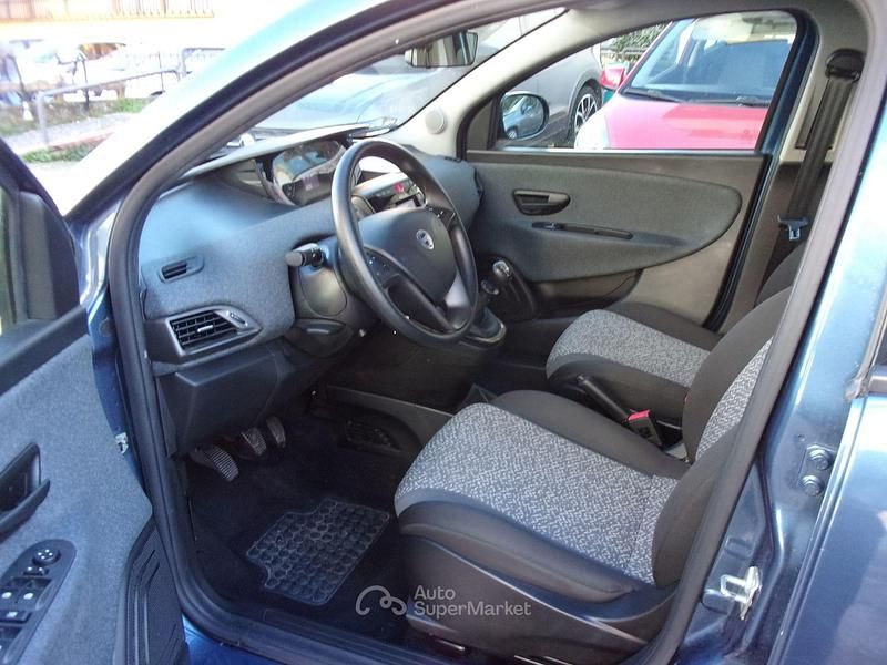 Usata Lancia Ypsilon 69 CV (50 kW) 2023 Blu Utilitaria