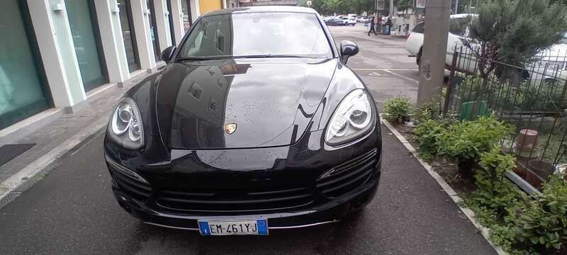 Nero Usata 2012 Porsche Cayenne SUV | 27.500 € (Buon prezzo) - Immagine 1/4