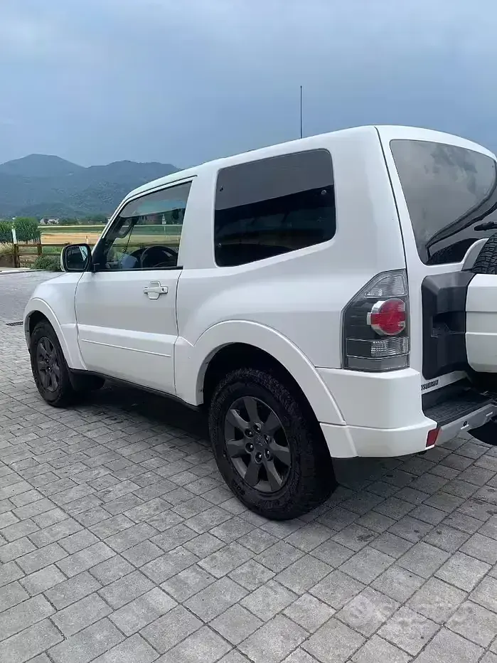 Usata Mitsubishi Pajero 200 CV (147 kW) 2011 Bianco SUV