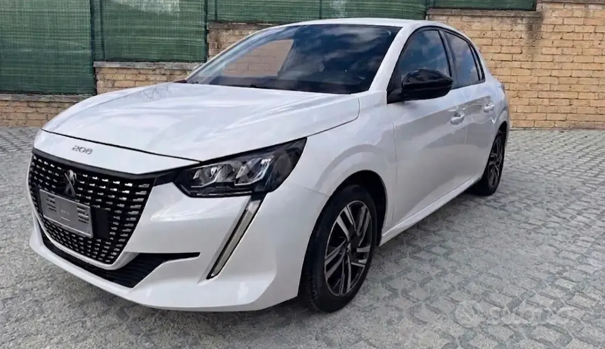 Usata Peugeot 208 GT-line 101 CV (74 kW) 2021 Bianco Utilitaria