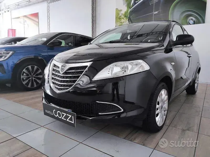 Usata Lancia Ypsilon Silver 69 CV (50 kW) 2013 Nero Utilitaria