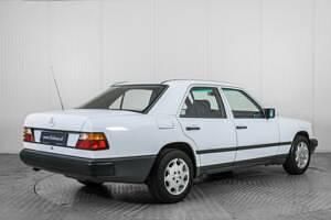Usata Mercedes 200 105 CV (77 kW) 1986 Bianco Berlina