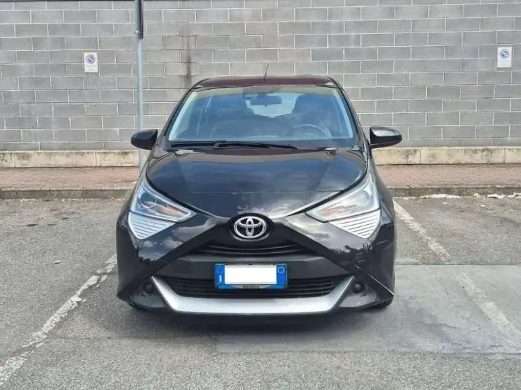 Usata Toyota Aygo Connect Style 72 CV (52 kW) 2020 Nero Utilitaria
