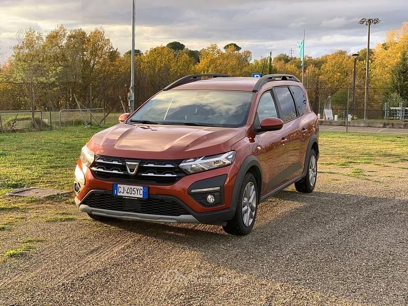 Marrone Usata 2022 Dacia Jogger Comfort Monovolume | 15.000 € (Buon prezzo) - Immagine 1/4