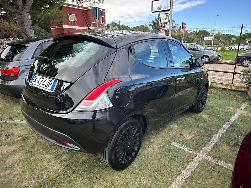Usata Lancia Ypsilon Silver 69 CV (50 kW) 2022 Nero Utilitaria