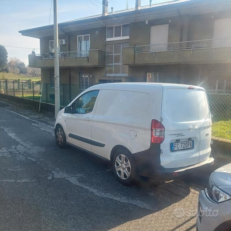 Usata Ford Courier 75 CV (55 kW) 2015 Monovolume