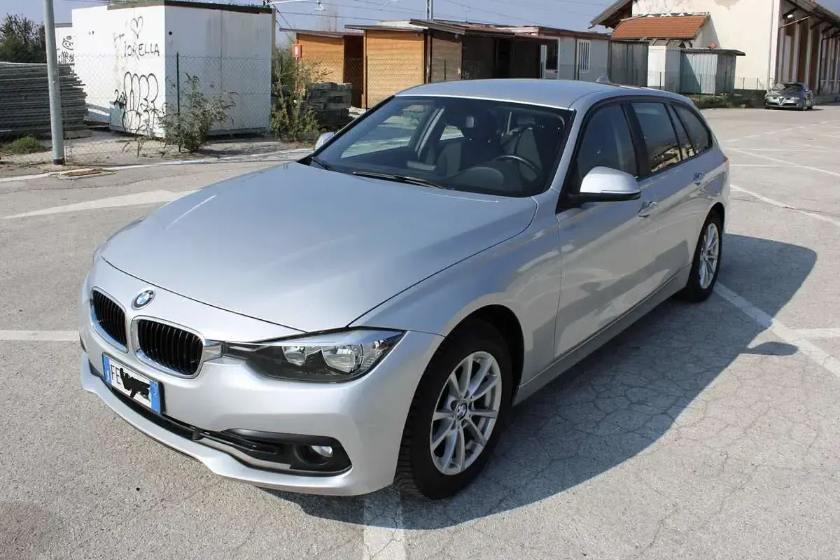 Usata BMW 318 Advantage 150 CV (110 kW) 2016 Grigio Station wagon