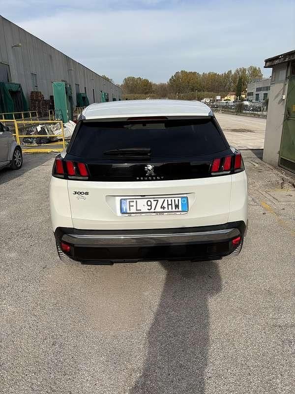 Usata Peugeot 3008 Allure 120 CV (88 kW) 2017 SUV