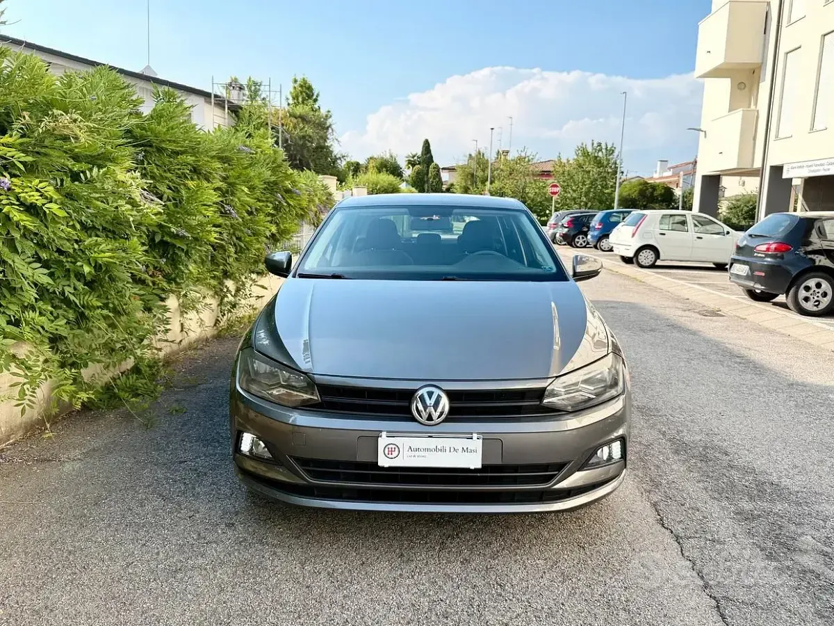 Usata VW Polo Trendline 65 CV (47 kW) 2017 Grigio Berlina