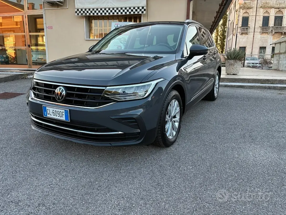 Usata VW Tiguan Life 150 CV (110 kW) 2022 Grigio SUV
