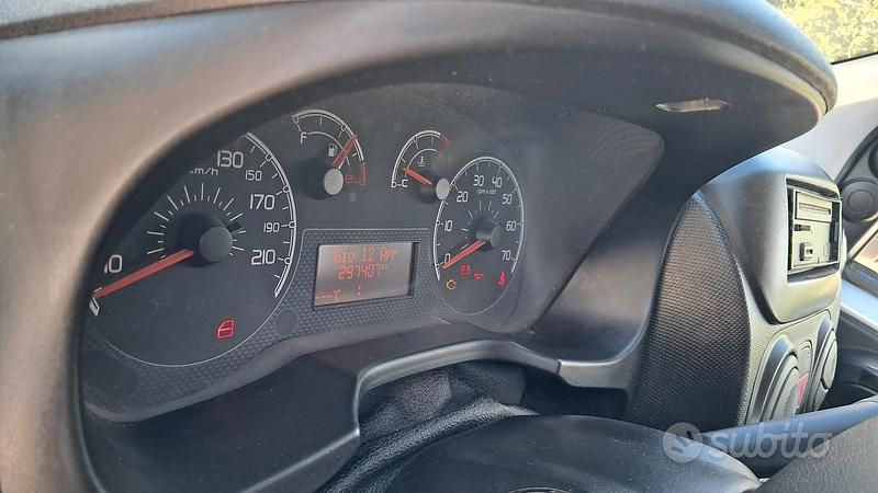 Usata Fiat Fiorino 75 CV (55 kW) 2015 Grigio Monovolume