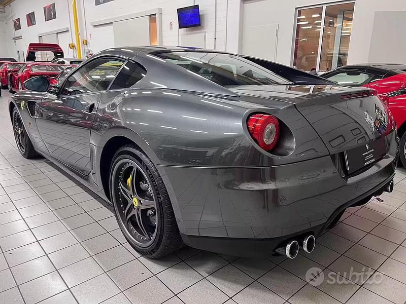 Usata Ferrari 599 620 CV (456 kW) 2010 Grigio scuro Coupé