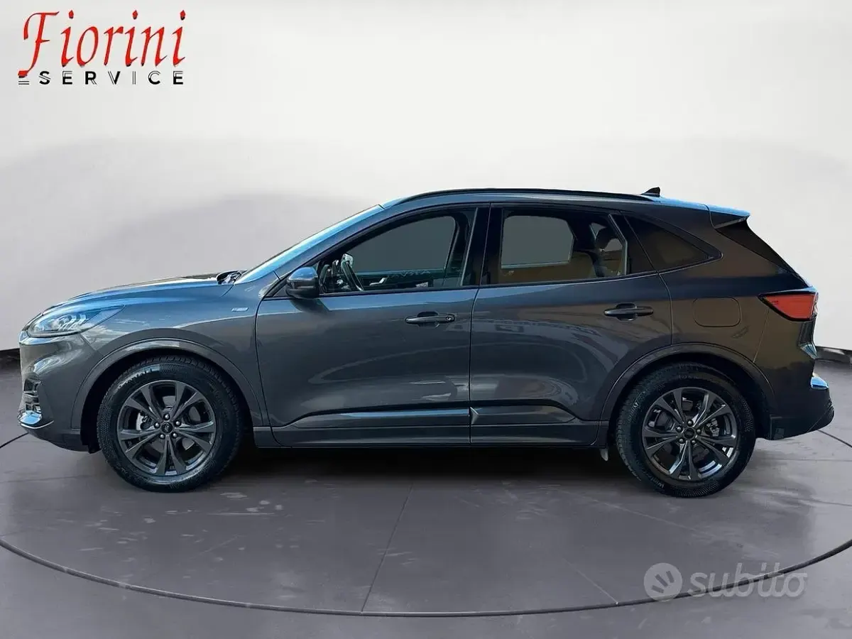 Usata Ford Kuga ST-Line 120 CV (88 kW) 2023 Grigio SUV
